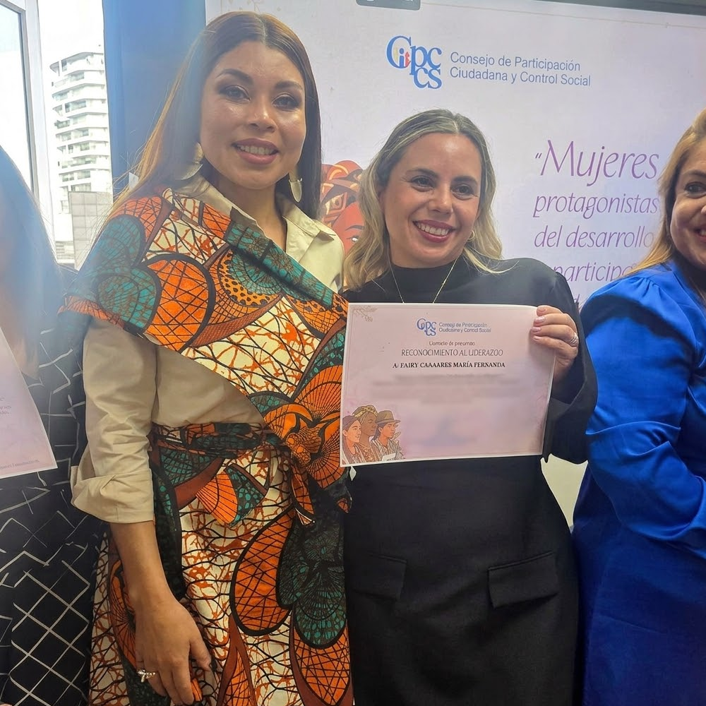 Entrega del reconocimiento a Omnilimpio